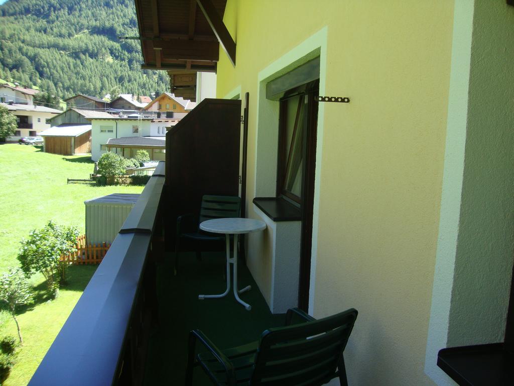 Haus Sonnschein Acomodação com café da manhã Sölden Exterior foto