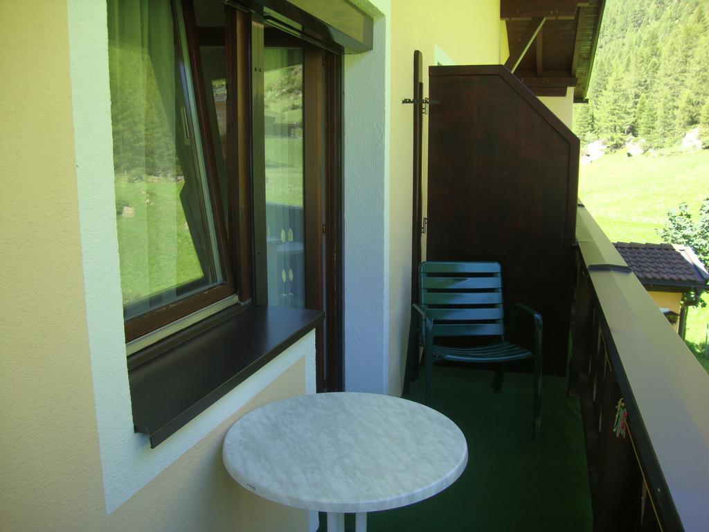 Haus Sonnschein Acomodação com café da manhã Sölden Exterior foto