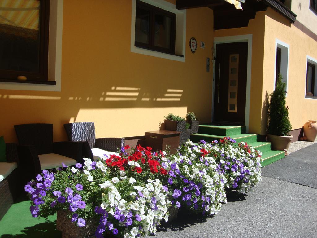 Haus Sonnschein Acomodação com café da manhã Sölden Exterior foto