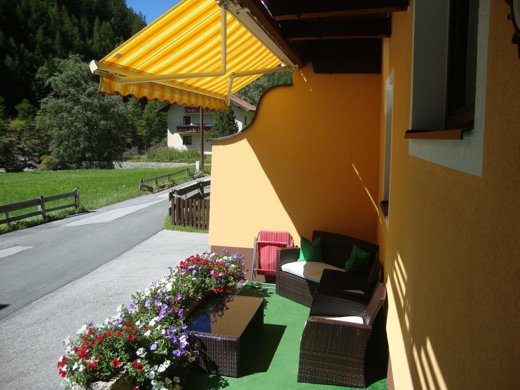 Haus Sonnschein Acomodação com café da manhã Sölden Exterior foto
