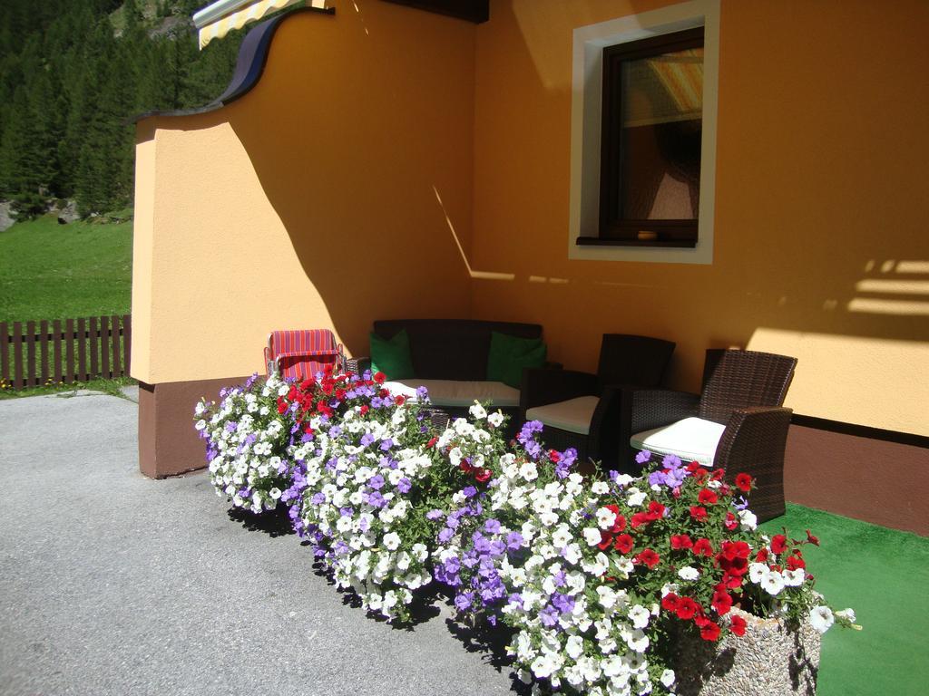 Haus Sonnschein Acomodação com café da manhã Sölden Exterior foto