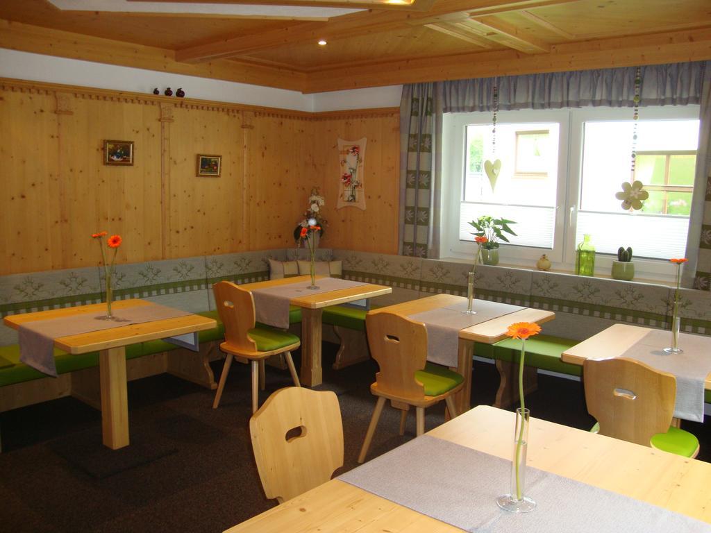 Haus Sonnschein Acomodação com café da manhã Sölden Exterior foto