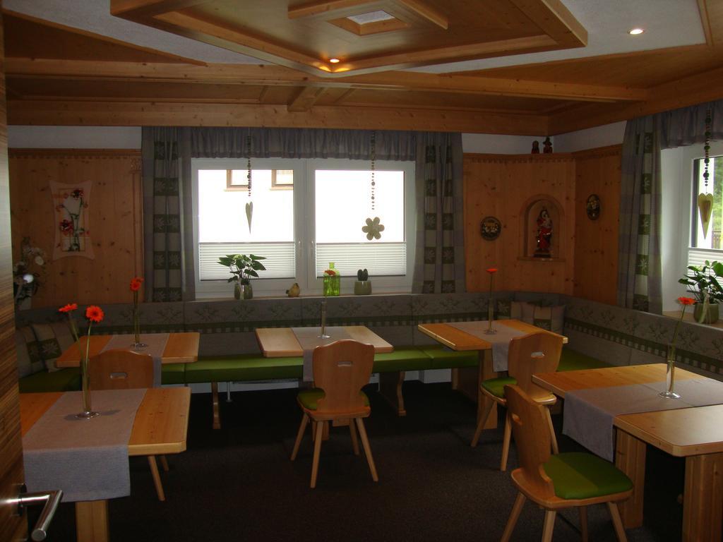 Haus Sonnschein Acomodação com café da manhã Sölden Exterior foto
