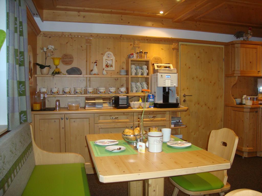 Haus Sonnschein Acomodação com café da manhã Sölden Exterior foto