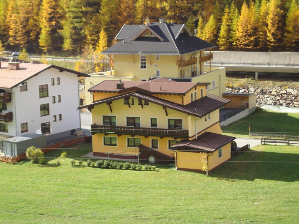 Haus Sonnschein Acomodação com café da manhã Sölden Exterior foto